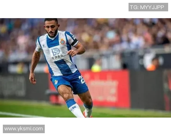 巴尔加斯精彩任意球攻门助力球队逆转胜利的精彩瞬间